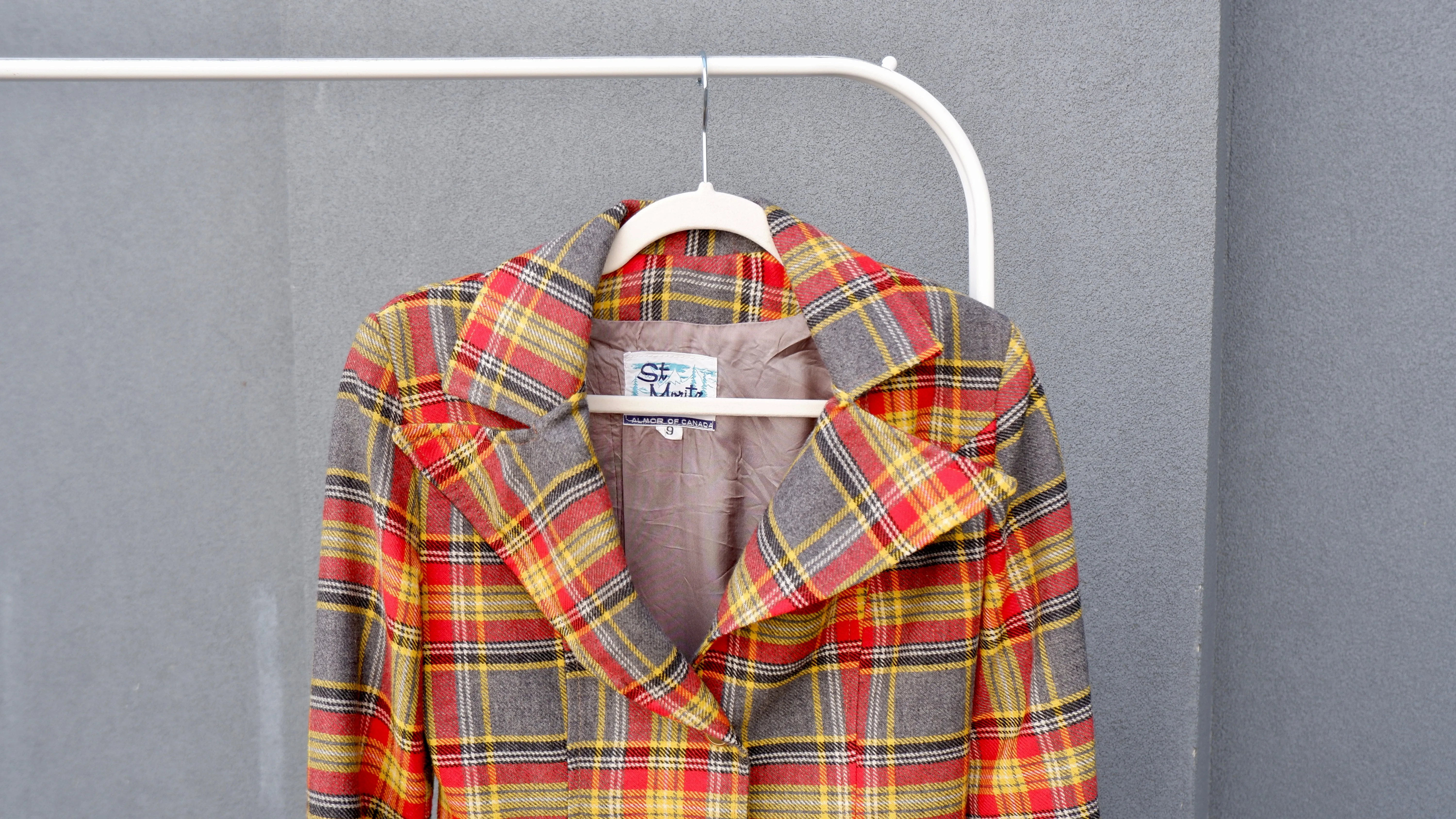 70s Plaid Single-Breasted Blazer with Oversized Lapels - XS