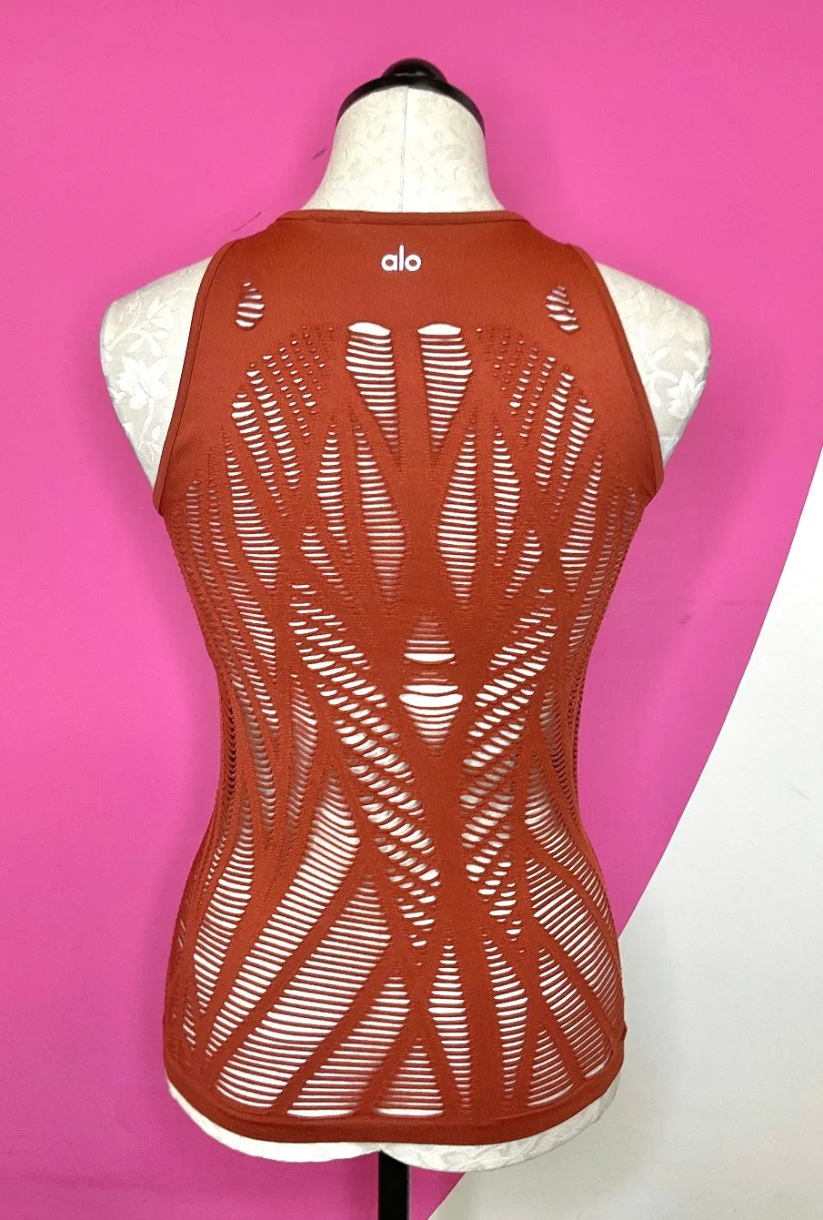 ALO VIXEN LASER CUT YOGA TANK TOP - M