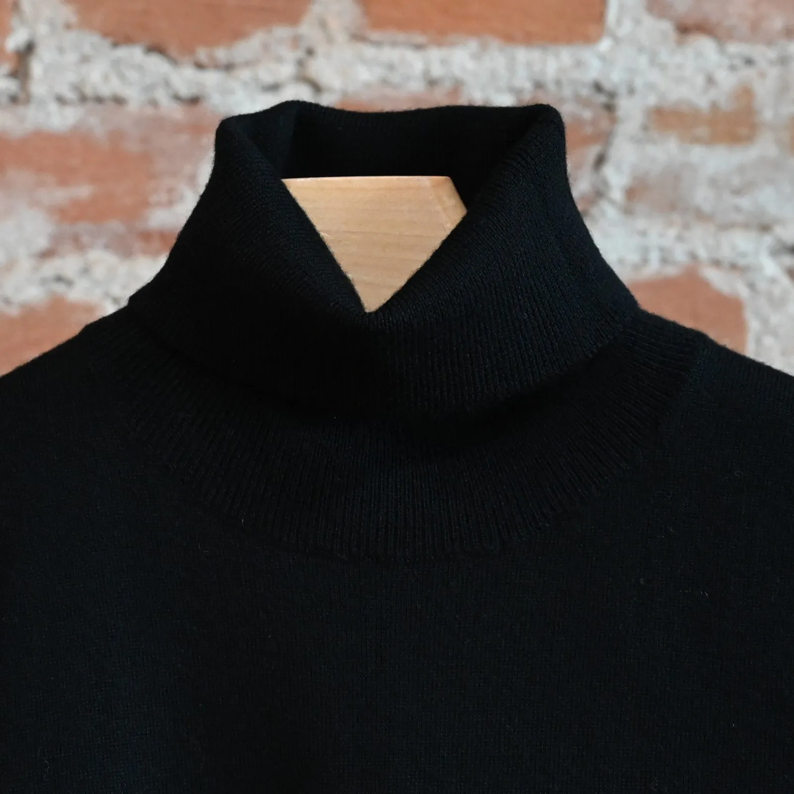 Pendleton Merino Turtleneck in Black