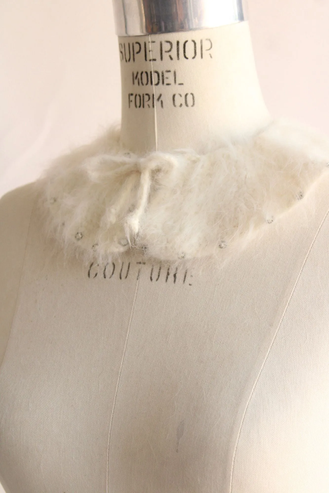 Vintage 1950s Collar and Cuffs in White Angora