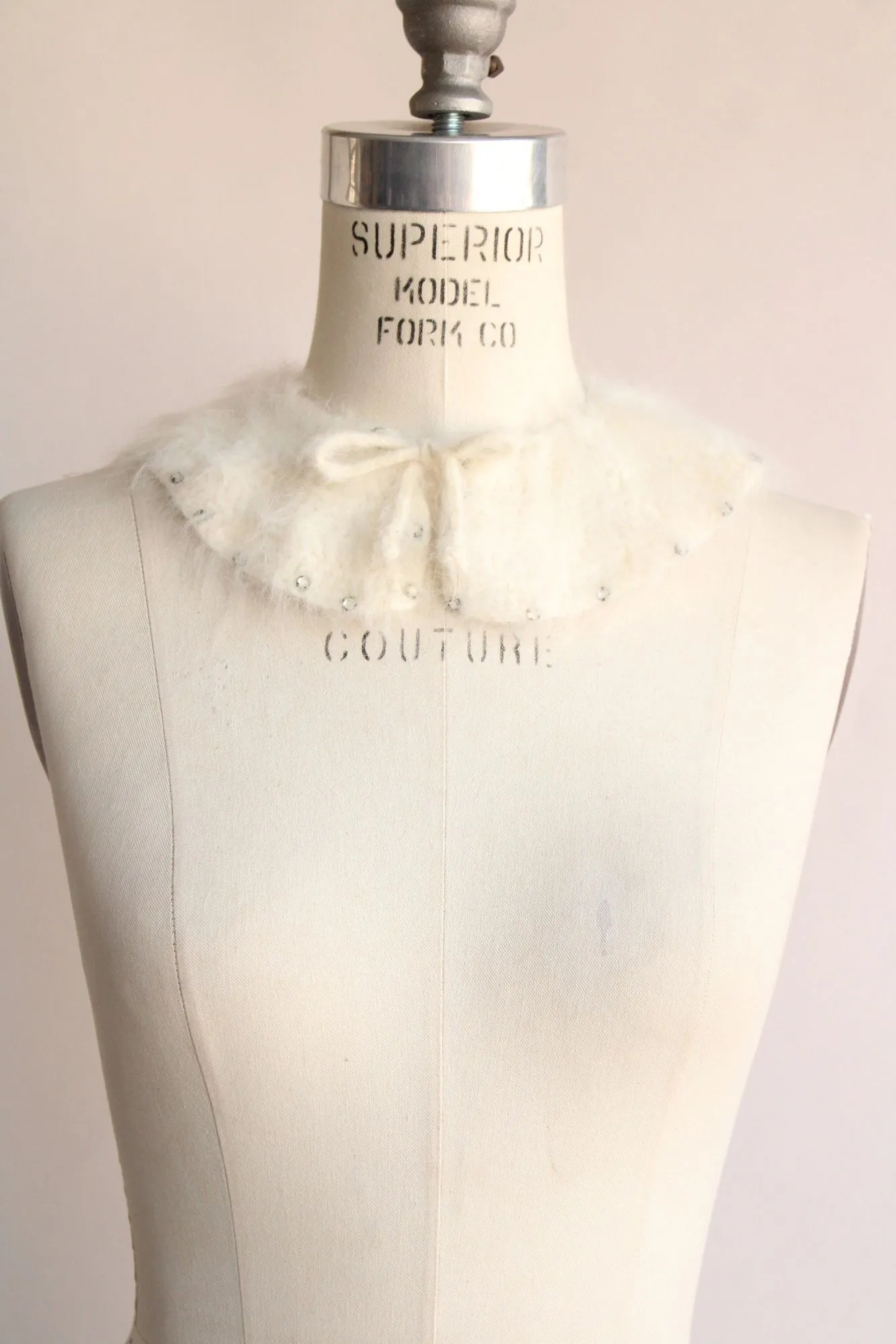 Vintage 1950s Collar and Cuffs in White Angora