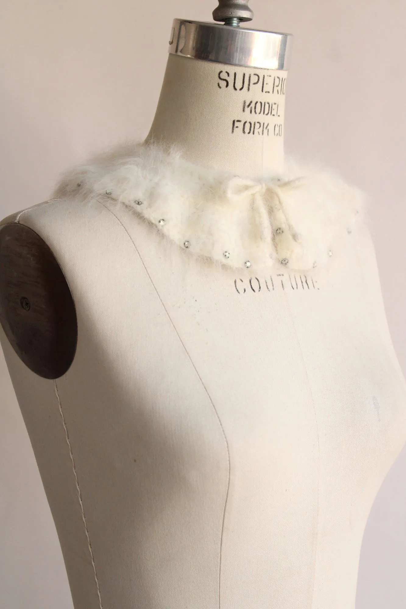 Vintage 1950s Collar and Cuffs in White Angora